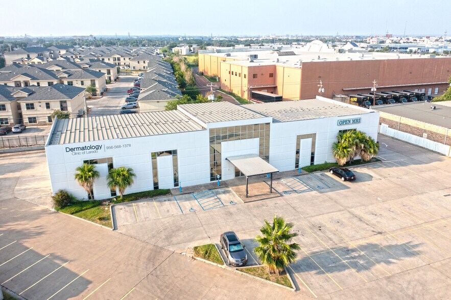 More Photos Of 209 W Village Blvd, Laredo Healthcare For Lease