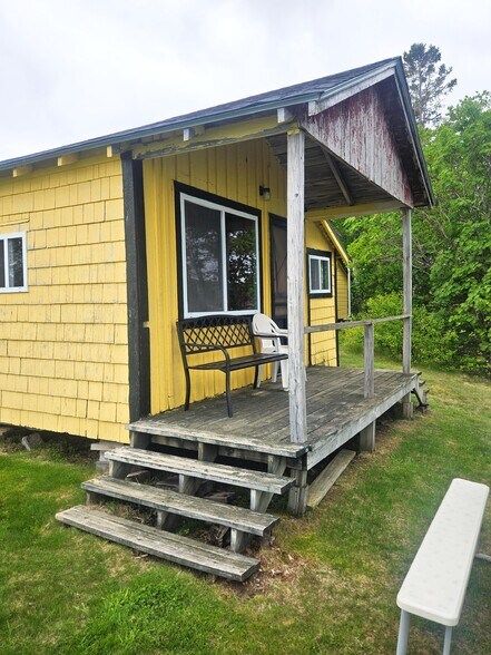 More Photos Of 24 Harris Point Rd, Eastport Hotel For Sale