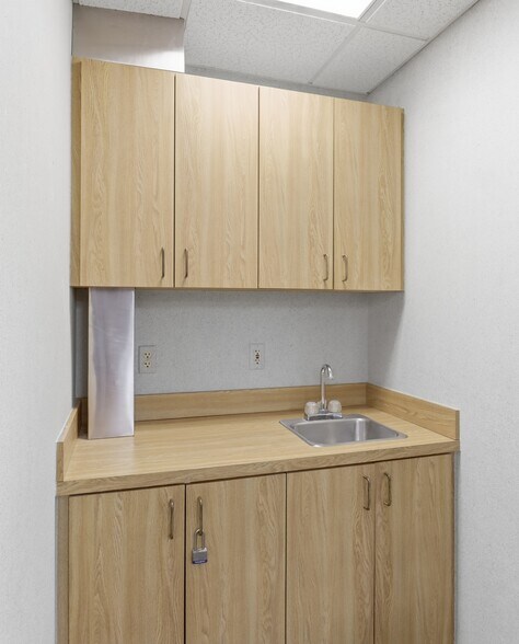 More Photos Of 585 Technology Pky, Lake Mary Office For Sale