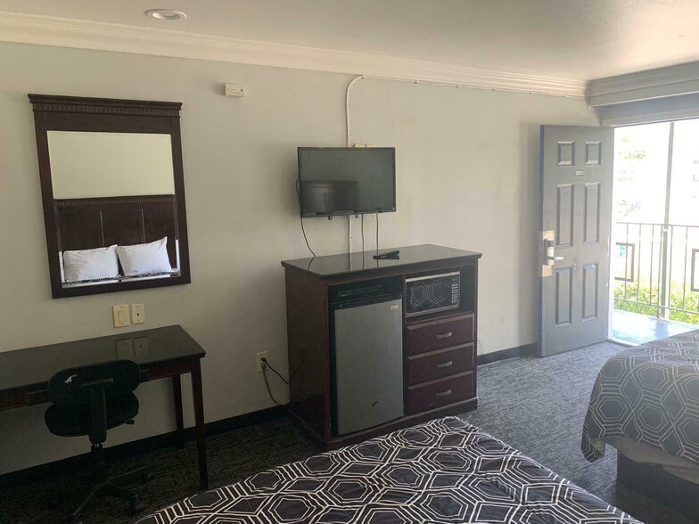 More Photos Of 430 16th St, Sacramento Hotel For Sale