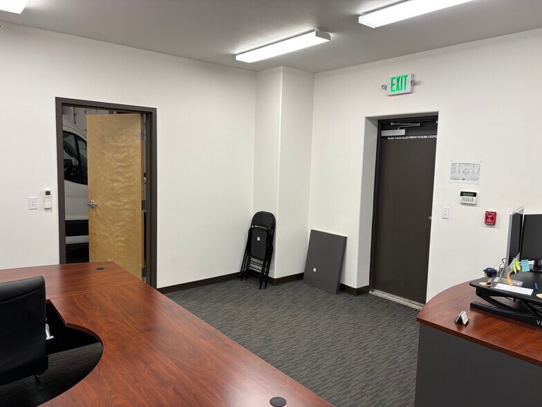 More Photos Of 2504 Manufacturing Ln, Richland Industrial For Lease