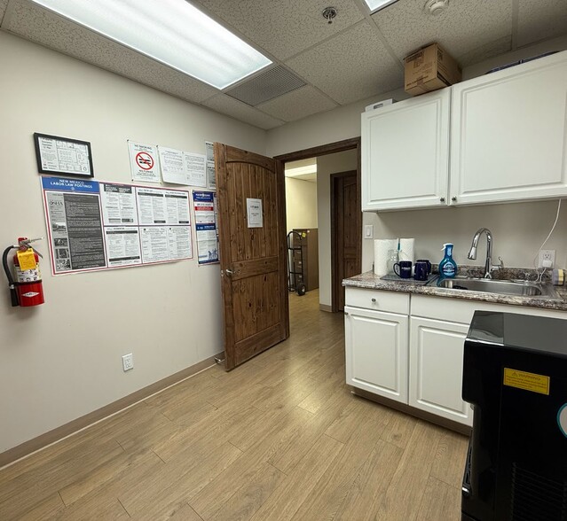 More Photos Of 1350 Jackie Rd SE, Rio Rancho Medical For Sale