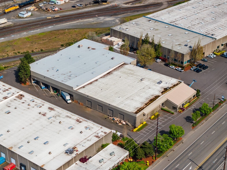 More Photos Of 4322-4338 NW Yeon Ave, Portland Unknown For Lease