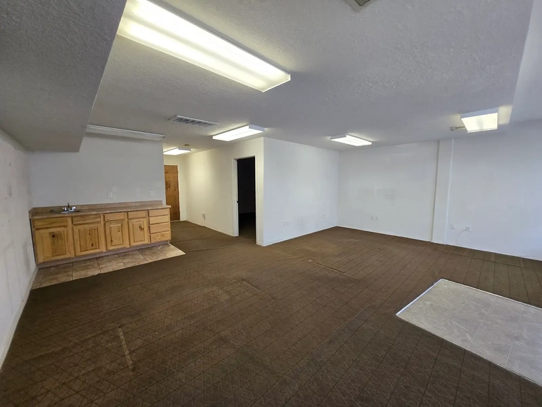 More Photos Of 6916-6918 Cochiti Rd, Albuquerque Warehouse For Sale