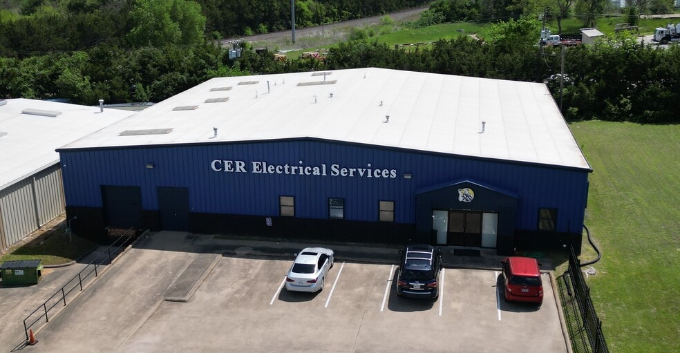 Primary Photo Of 910 KCK Way, Cedar Hill Distribution For Sale