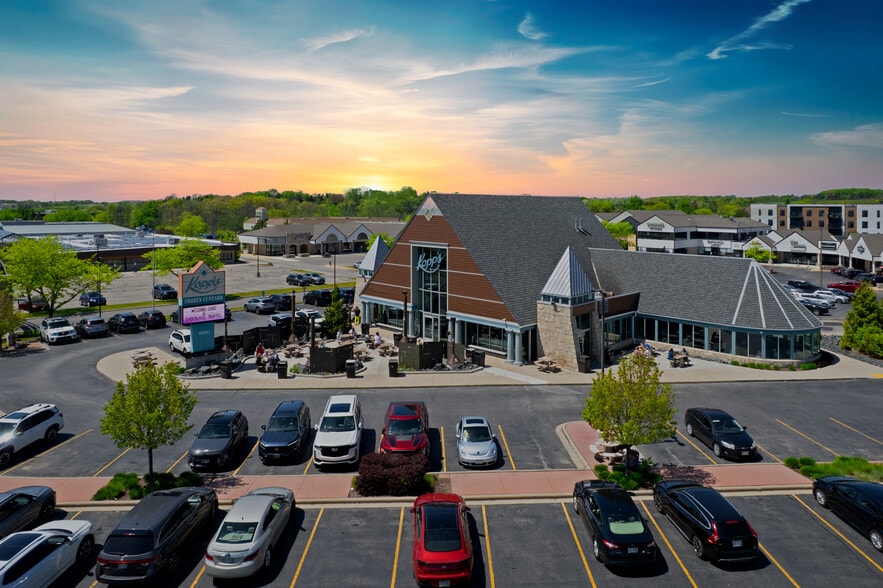 More Photos Of 18900 W Bluemound Rd, Brookfield General Retail For Sale