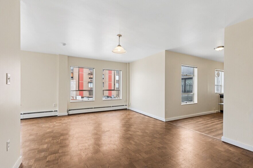 More Photos Of 1110 8th Ave, Seattle Apartments For Sale