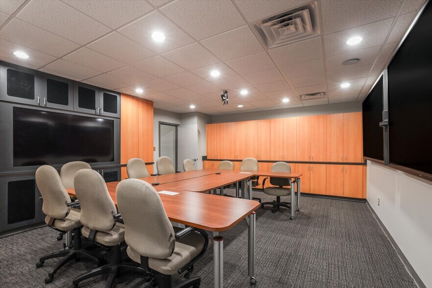 More Photos Of 1589 Metropolitan Blvd, Tallahassee Office For Lease