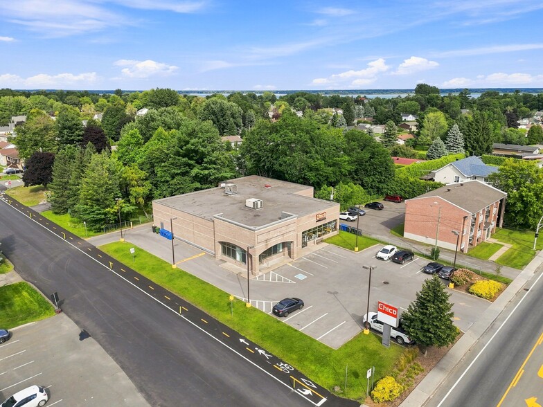 Primary Photo Of 214 Rue Saint-Antoine-Nord, Lavaltrie General Retail For Lease