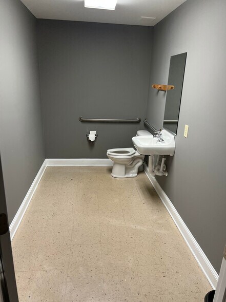 More Photos Of 679 Hospital Rd, Commerce Medical For Lease