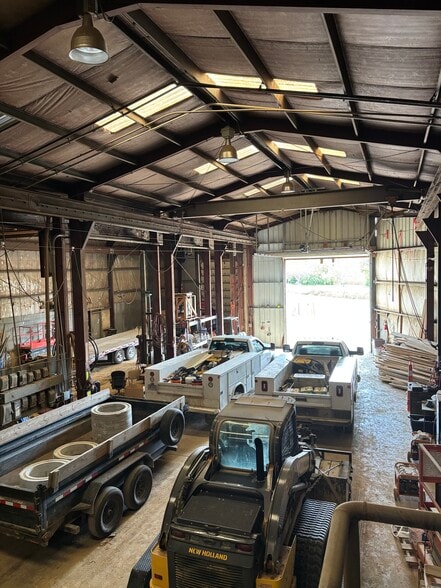 More Photos Of 5522 A N Center St, Hilliard Warehouse For Lease