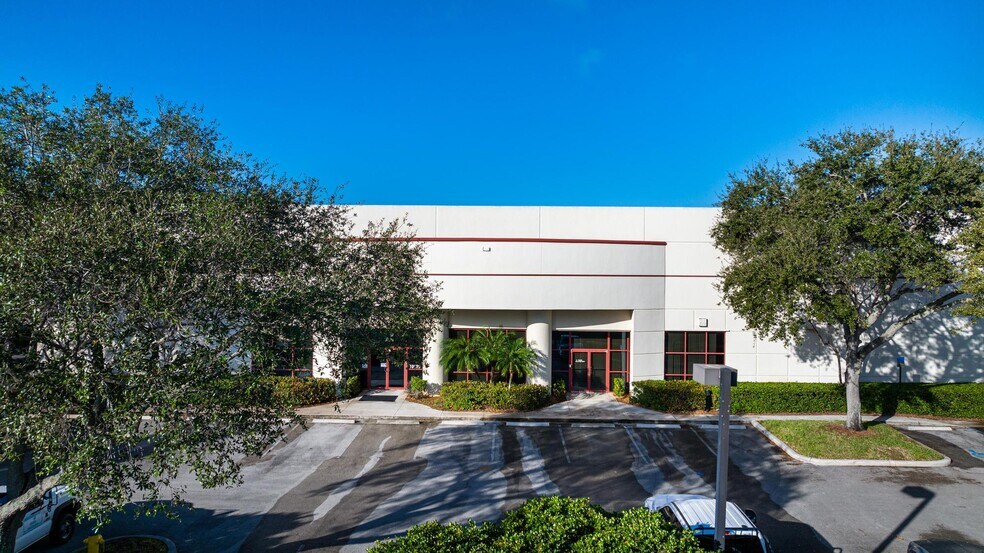 More Photos Of 10109-10181 USA Today Way, Miramar Warehouse For Lease