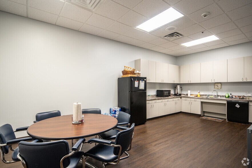 More Photos Of 2701 W Plano Pky, Plano Flex For Lease