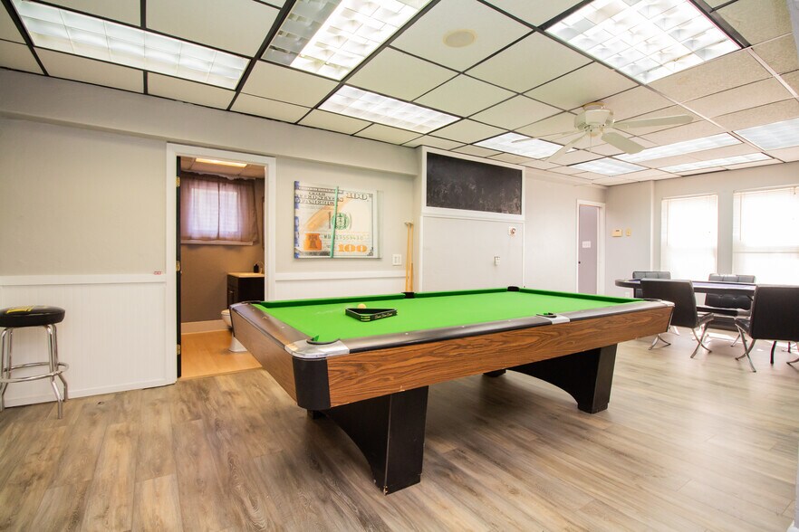 More Photos Of 636 Sunderland Rd, Worcester Freestanding For Lease