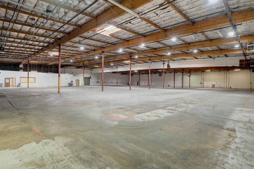More Photos Of 575-585 Reactor Way, Reno Distribution For Lease
