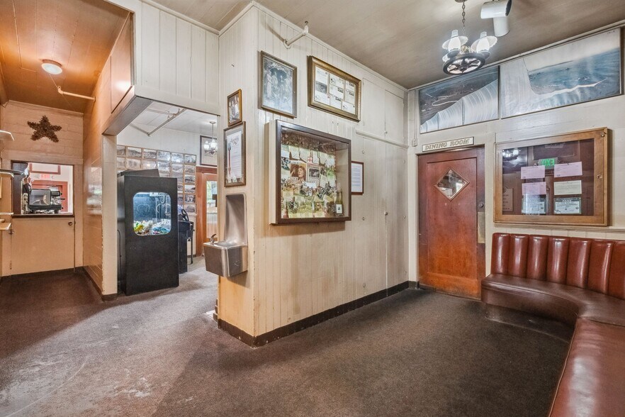 More Photos Of 3731 Main st, Occidental Restaurant For Sale