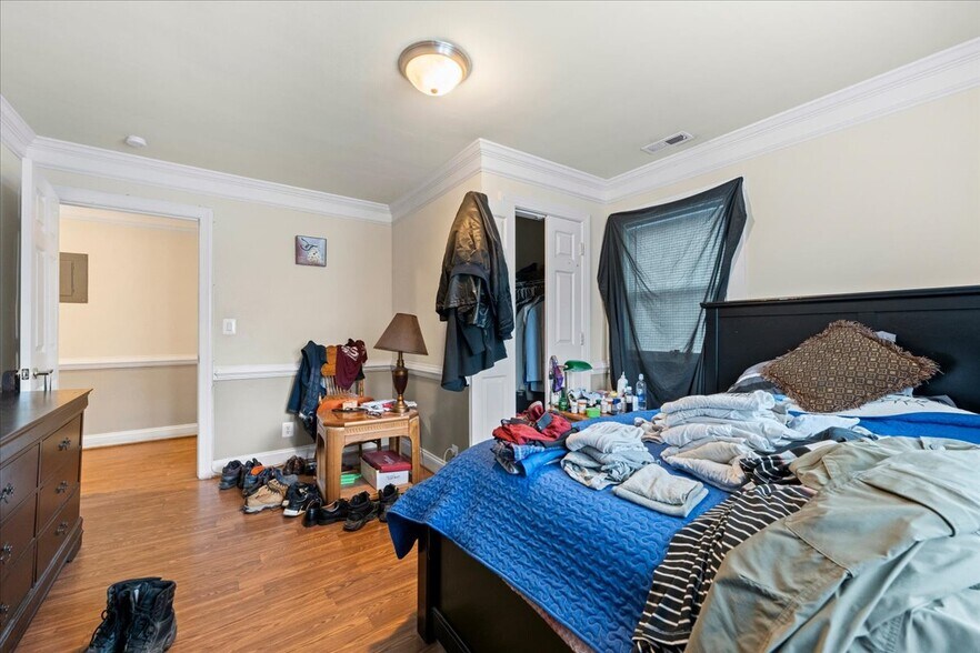 More Photos Of 1911 Dixon St, Fredericksburg Freestanding For Sale