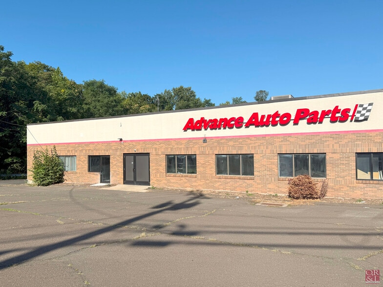 Primary Photo Of 373 E Main St, Middletown Freestanding For Lease