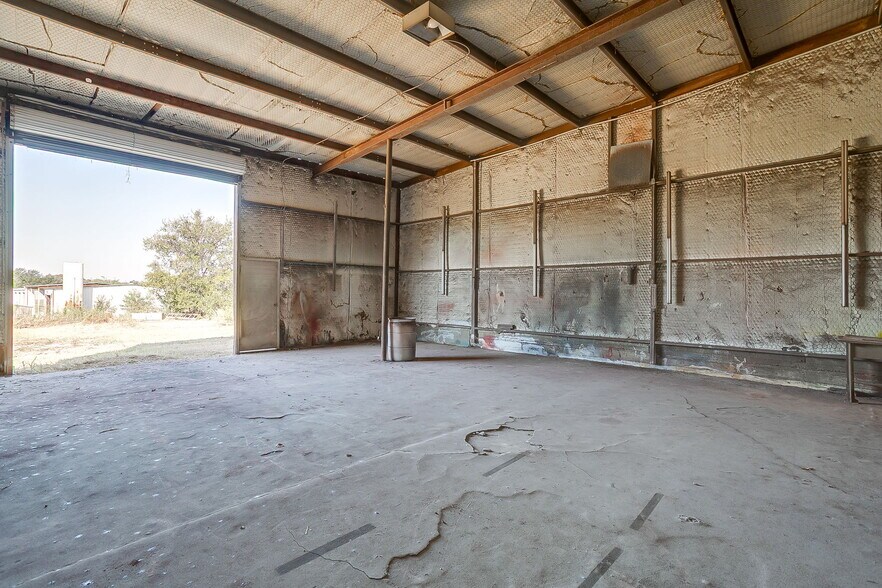 More Photos Of 3550 N Main St, Cleburne Industrial For Sale