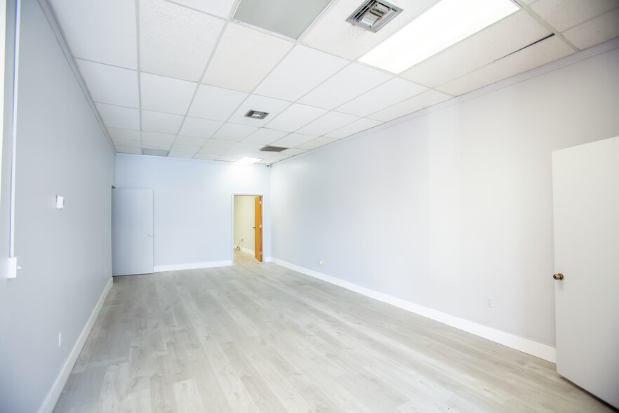 More Photos Of 16350 NE 12th Ave, North Miami Beach General Retail For Lease