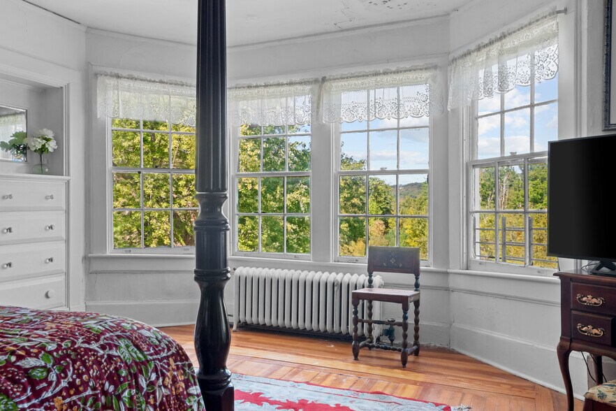 More Photos Of 535 Main Rd, Monterey Specialty For Sale