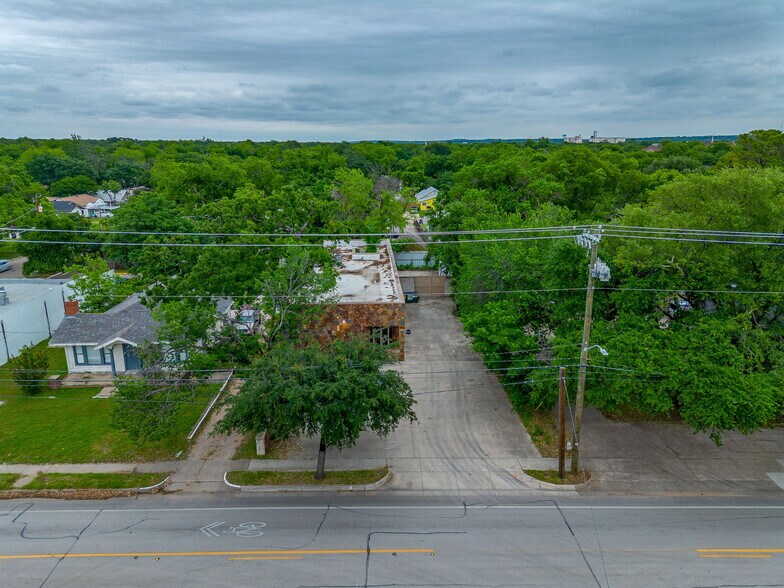 More Photos Of 914 N Sylvania Ave, Fort Worth Medical For Lease