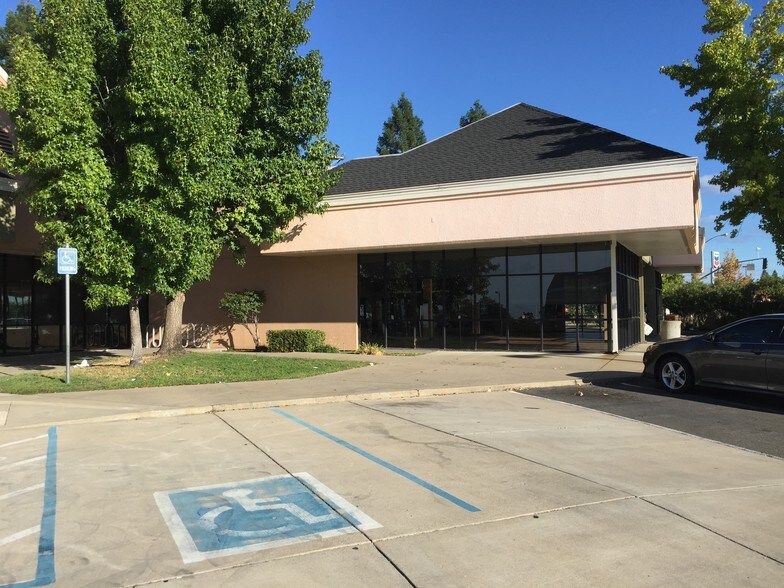 More Photos Of 72-76 Lake Blvd, Redding Storefront For Lease