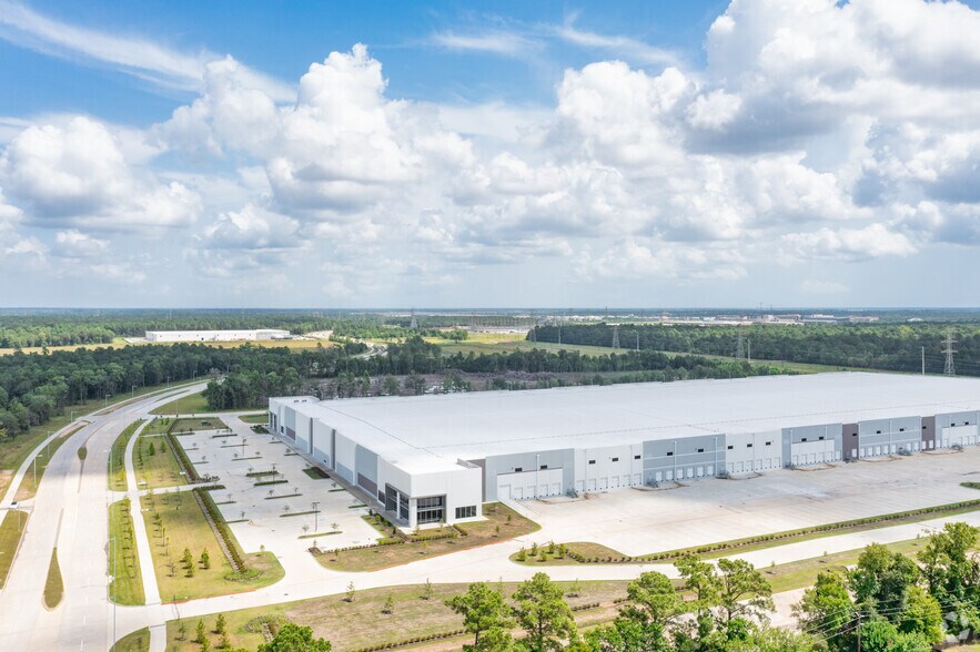 More Photos Of 10100 W Lake Houston Pky, Houston Distribution For Lease