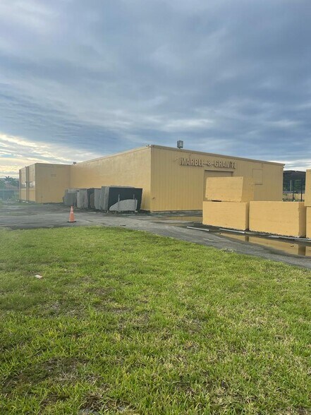 Primary Photo Of 900 Pembroke Rd, Hallandale Manufacturing For Lease