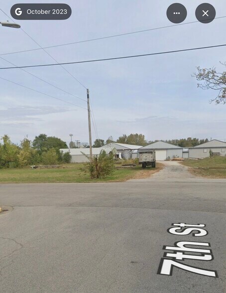 More Photos Of 6th St, Tell City Warehouse For Lease