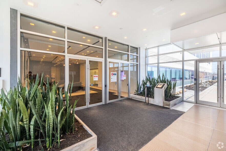 More Photos Of 2020 Rte Transcanadienne, Pointe-claire Office For Lease