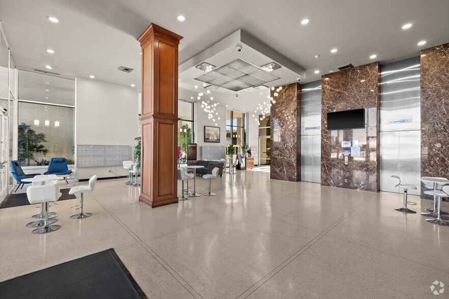 More Photos Of 15720 Ventura Blvd, Encino Office For Lease