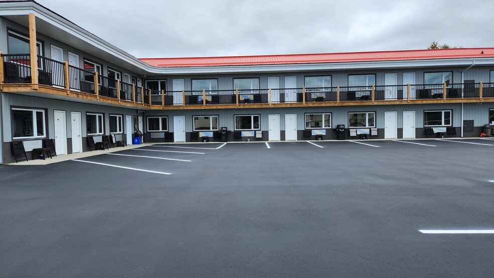 More Photos Of 171 Mission Rd, Wawa Hotel For Sale