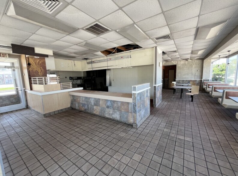 More Photos Of 2799 N 22nd St, Decatur Freestanding For Sale