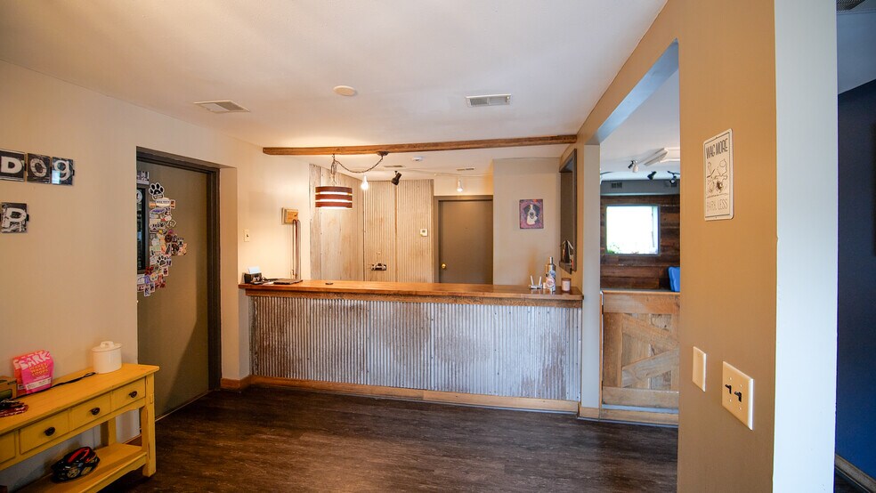 More Photos Of 608 7th St NW, Rochester Office For Lease