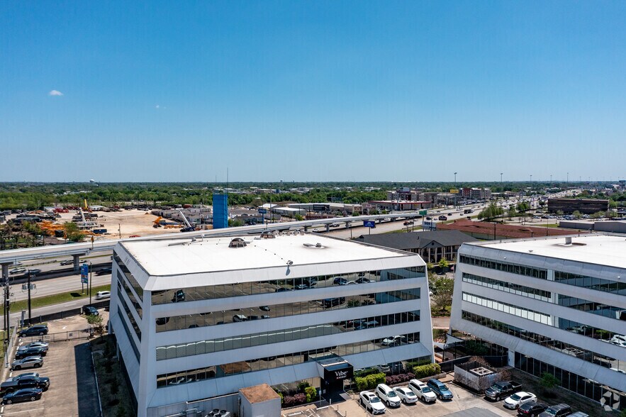 More Photos Of 8876 Gulf Fwy, Houston Office For Lease