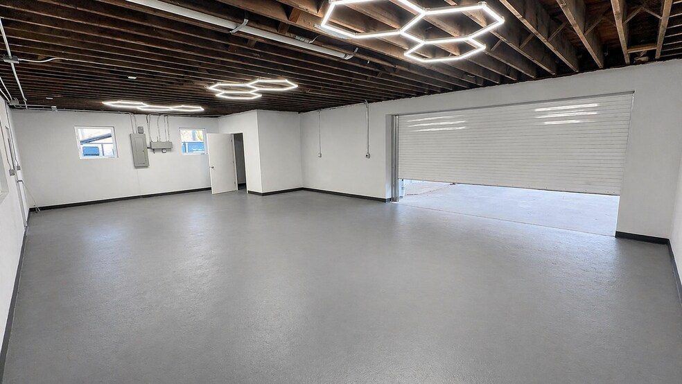 More Photos Of 1420 NE 131st St, North Miami Service For Lease