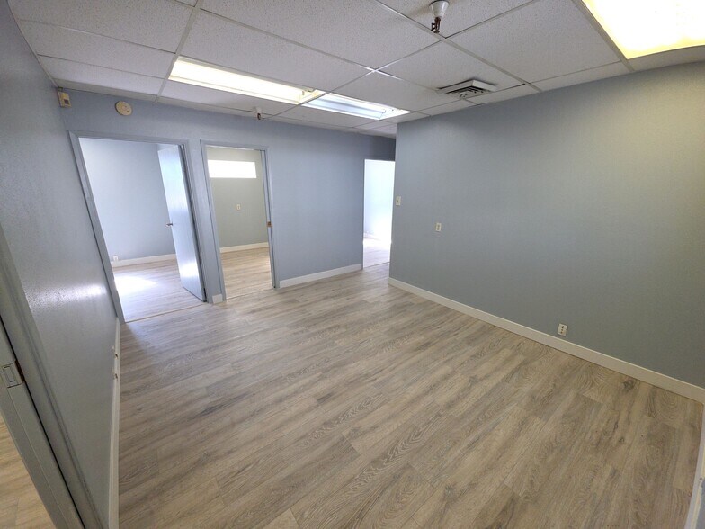 More Photos Of 3250 Palm Pky, Las Vegas Warehouse For Lease