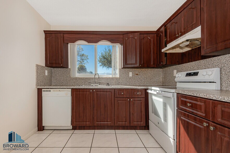 More Photos Of 10201 NW 35th St, Coral Springs Multifamily For Sale