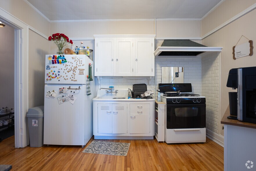 More Photos Of 814 Center Ave, Bay City Apartments For Sale