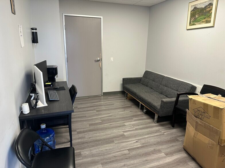 More Photos Of 18040 Sherman Way, Reseda Medical For Lease