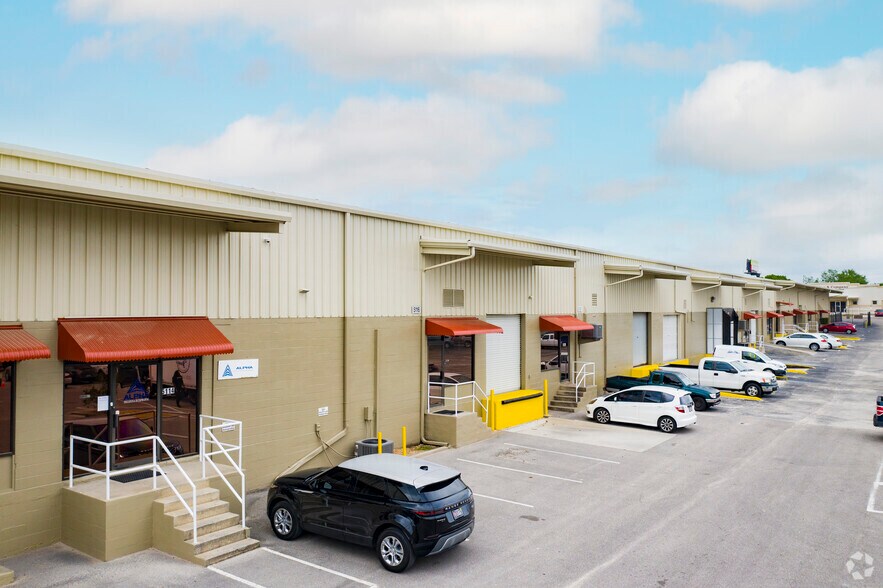 More Photos Of 5146-5283 Le Tourneau Cir, Tampa Warehouse For Lease