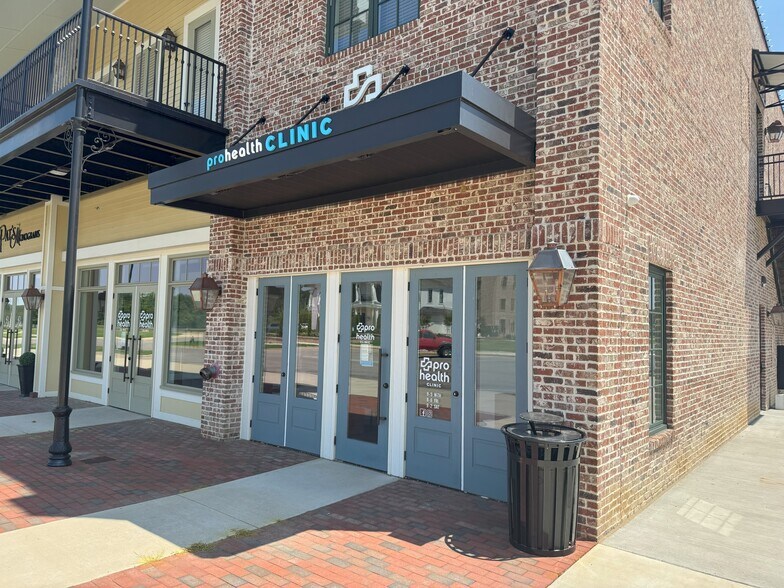 More Photos Of 6376 Silo Square Lane South, Southaven Storefront For Lease