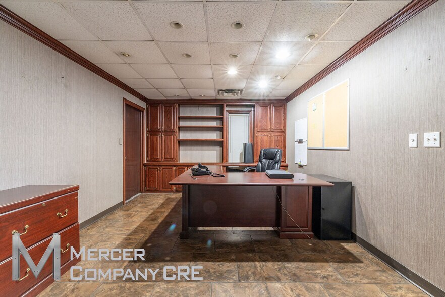 More Photos Of 813 SE 84th St, Oklahoma City Manufacturing For Sale
