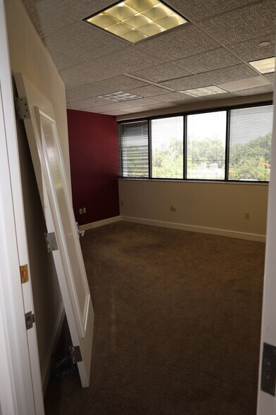 More Photos Of 1615 Forum Pl, West Palm Beach Office For Sale