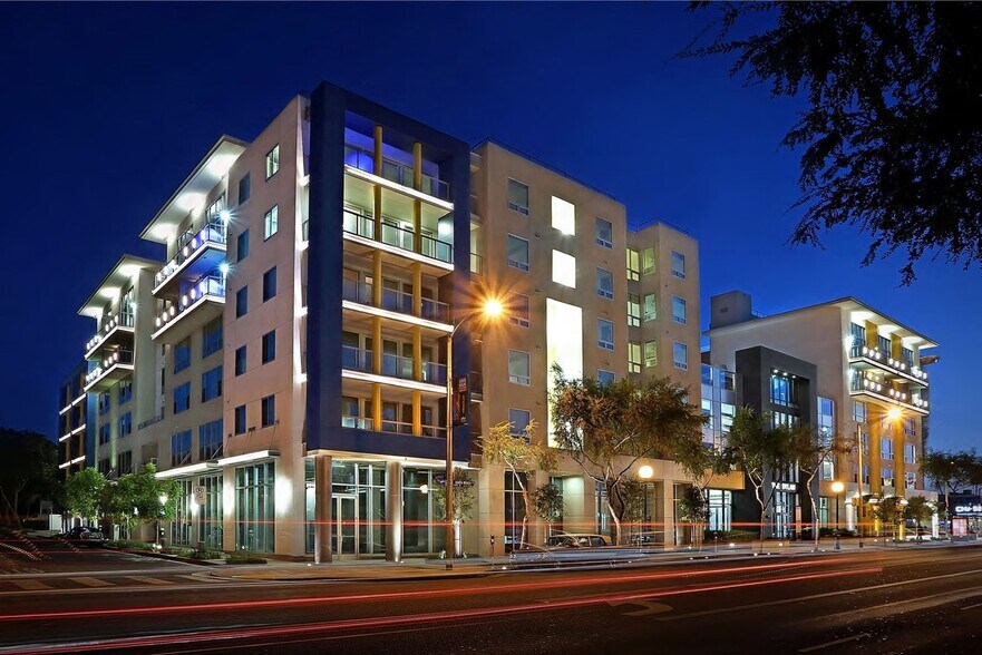 More Photos Of 7111 Santa Monica Blvd, West Hollywood Apartments For Lease