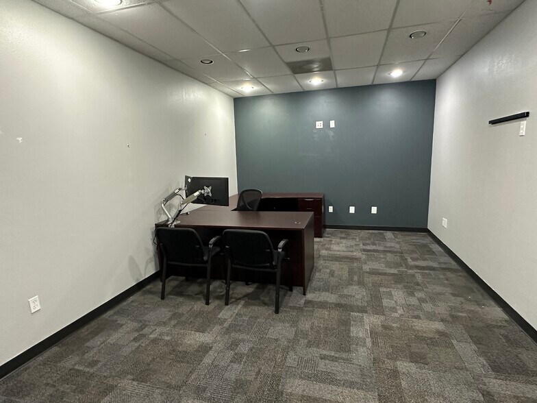 More Photos Of 10880 Alcott Dr, Houston Flex For Lease