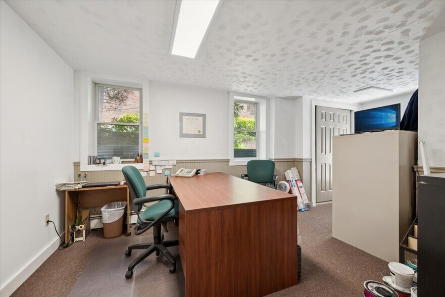 More Photos Of 192 Central Ave, Stirling Office For Sale