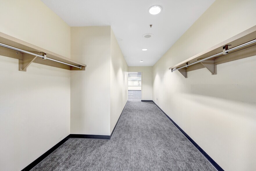 More Photos Of 3500 Packerland Dr, De Pere Office For Lease