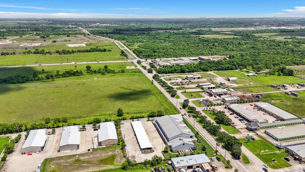 More Photos Of 4300 FM 2351 Rd, Friendswood Office For Lease